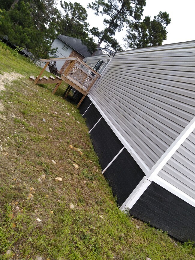 Building Photo - 828 E Hwy 71