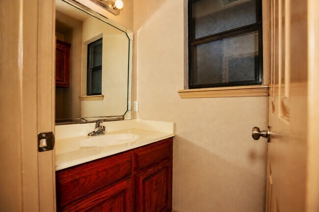 Building Photo - 112 Portulaca St