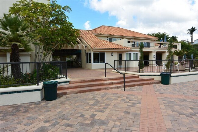 Building Photo - Immaculate 2 story 3 bedroom 2.5 bath house in Laguna Niguel