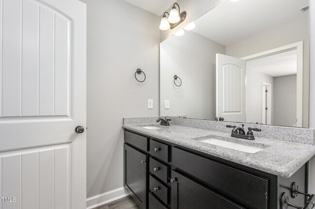 Building Photo - 205 S Walnut St