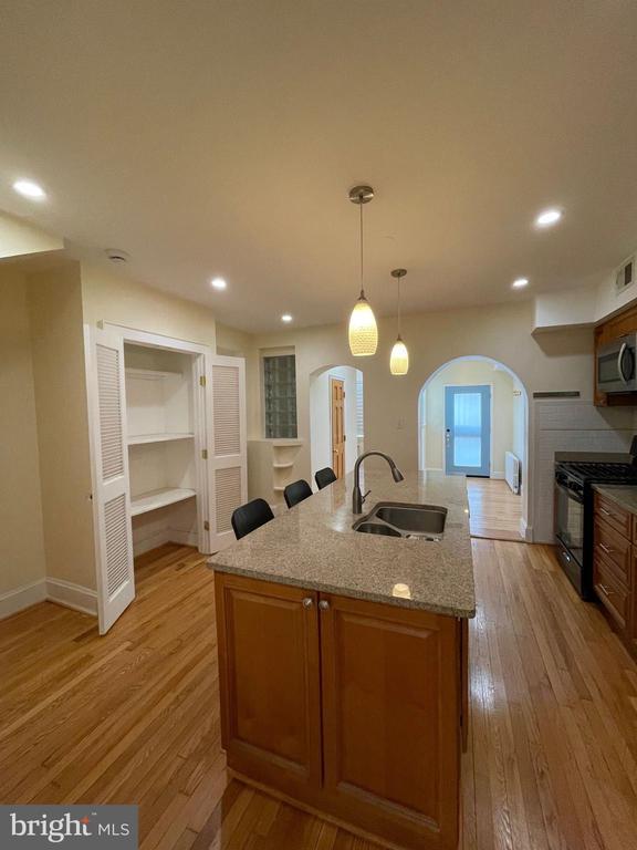 Building Photo - 539 24th St NE