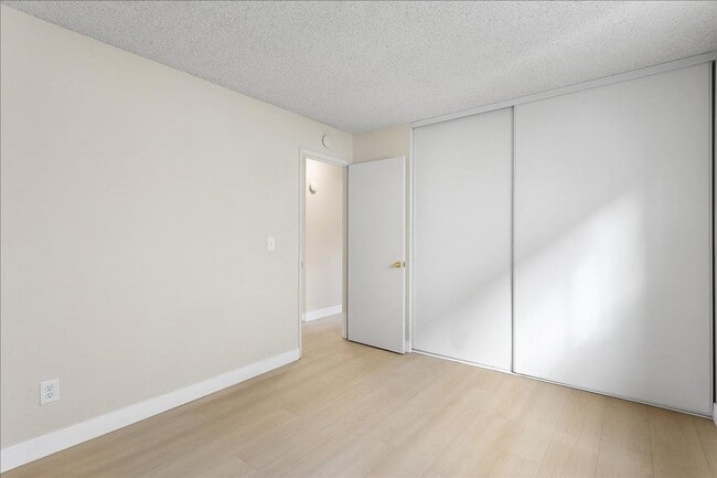 Building Photo - 2228 Lincoln Ave