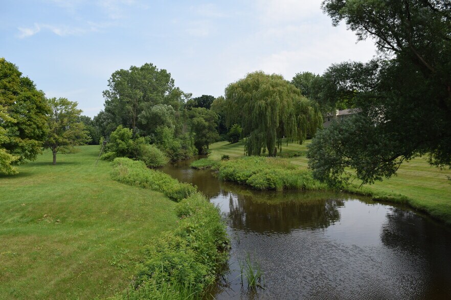 Building Photo - 1594 Brentwood Dr