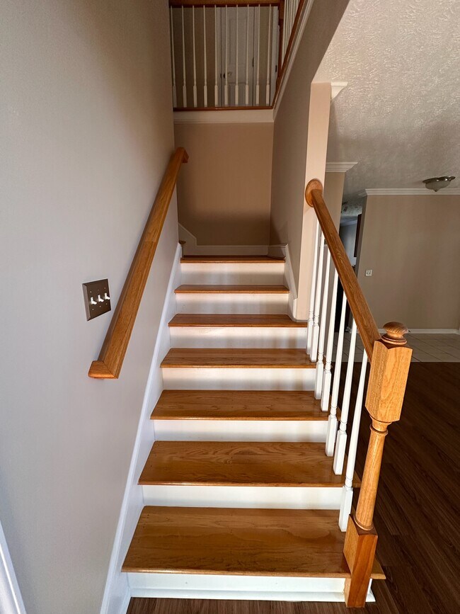 Stairs leading to 2nd floor - 2231 Whitney Ct