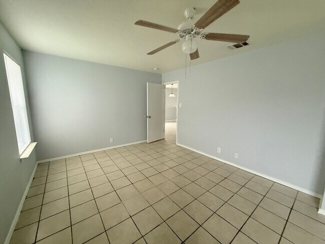 Building Photo - 10607 Shaenview