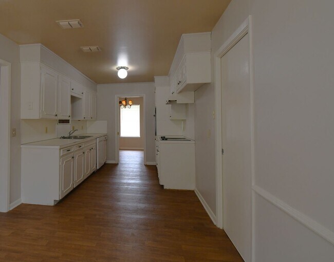 Building Photo - 3202 Autumn Leaves Dr