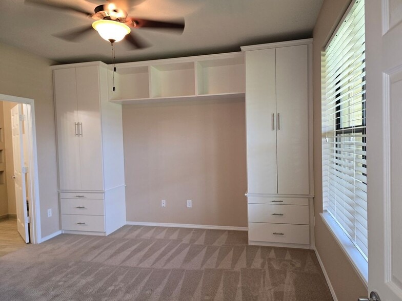 Building Photo - 5646 Sunset Falls Dr