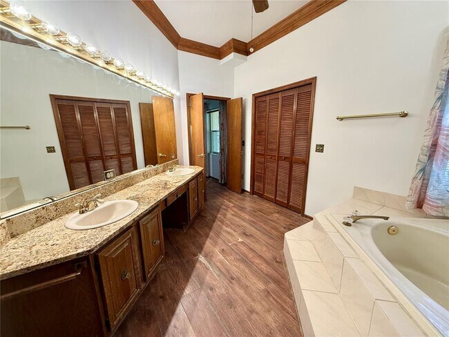 Building Photo - 124 Estates Cir