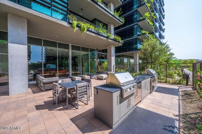 Building Photo - 7180 E Kierland Blvd