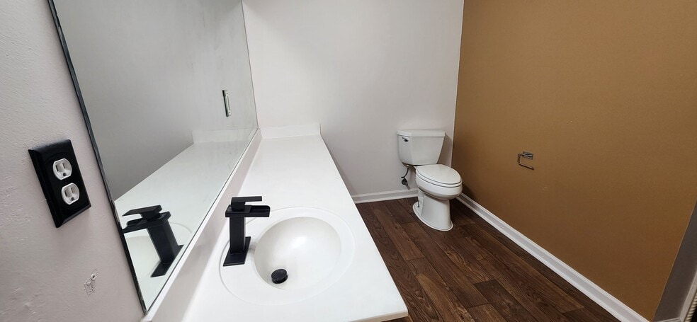 Building Photo - 201 Reeves Creek Way