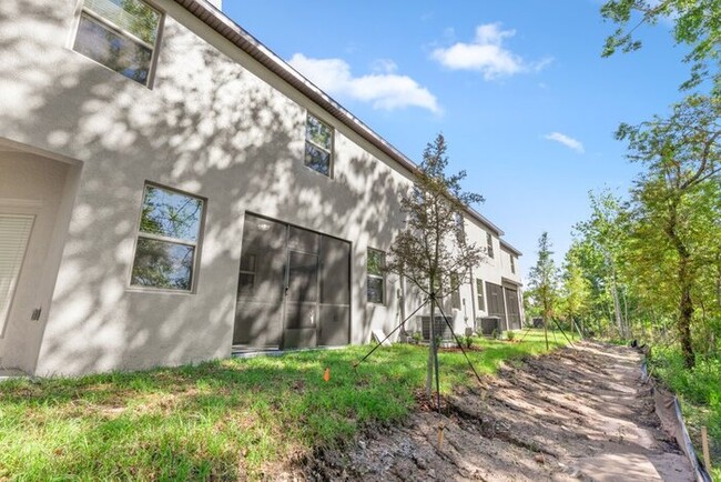 Building Photo - LIKE NEW Townhome in Willow Square for RENT