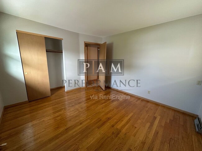 Building Photo - 2517 W Halsey Ave