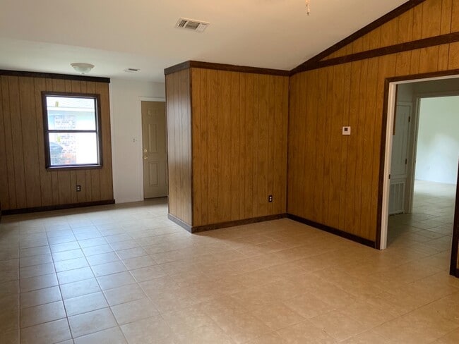 Building Photo - 2924 Holly Dr