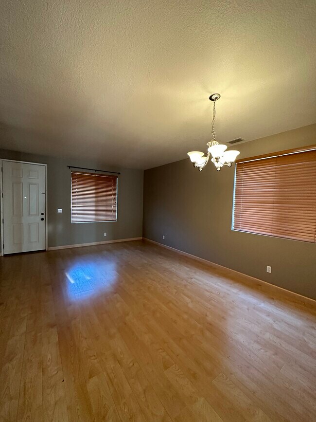 Building Photo - 2171 Eaton Dr