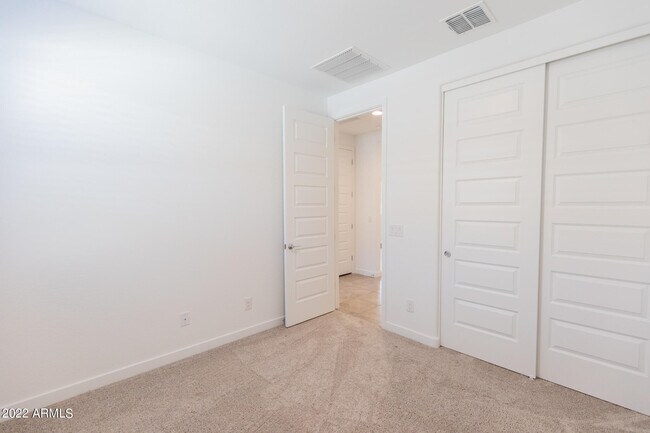 Building Photo - 9323 W Glenrosa Ave