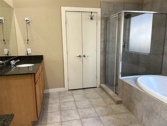 Building Photo - 4338 Center St