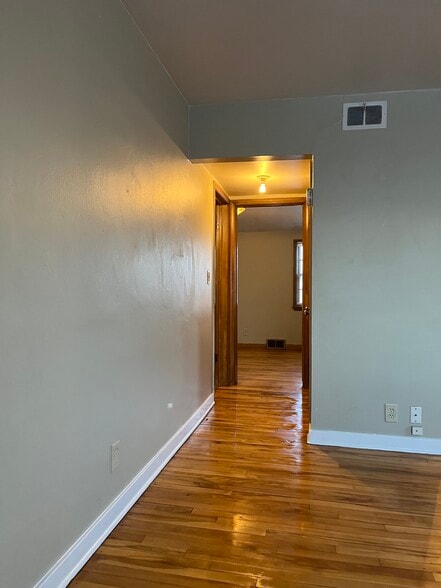 Building Photo - 338 E Oklahoma Ave