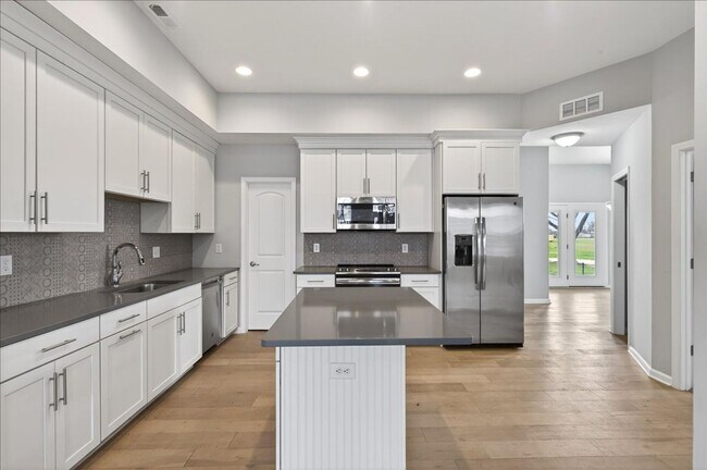 Building Photo - 7147 Governor's Row - $2,625.00/mo.