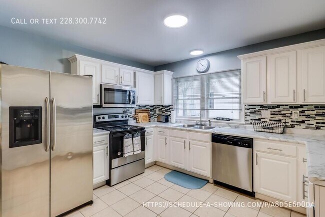 Building Photo - 419 E 2nd St