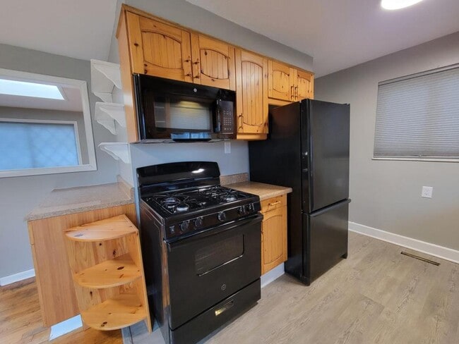 Building Photo - 137 Rosemont Dr