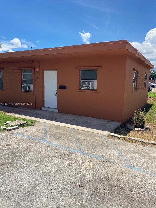 Building Photo - 1111 SW 2nd St