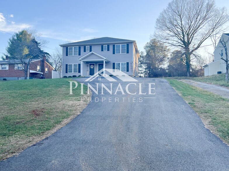 Building Photo - 2313 Acorn St