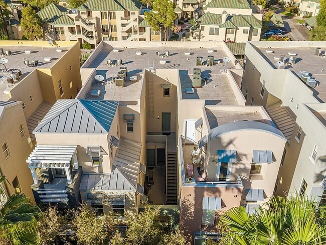 Building Photo - 706 E Washington St