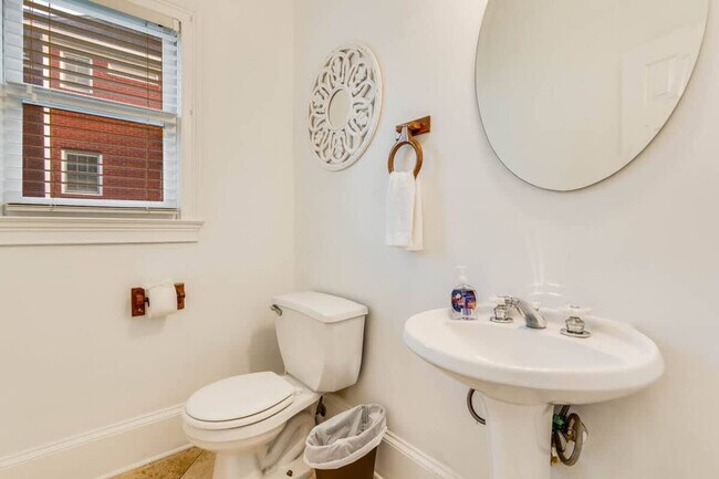 Building Photo - 1408 Aramore Dr SE