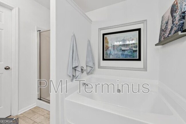 Building Photo - 1914 Lakeshore Overlook Cir NW