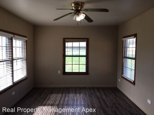 Building Photo - 3 br, 1 bath House - 706 S. Robinson Dr.