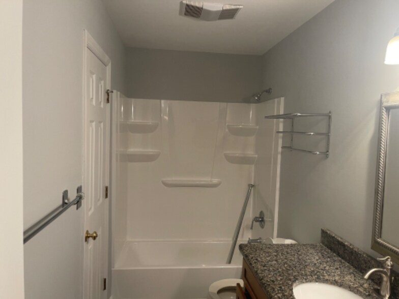 Building Photo - 484 Lazywood Ln