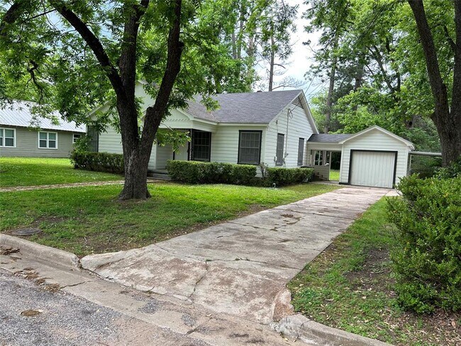 Primary Photo - 911 Wigley St
