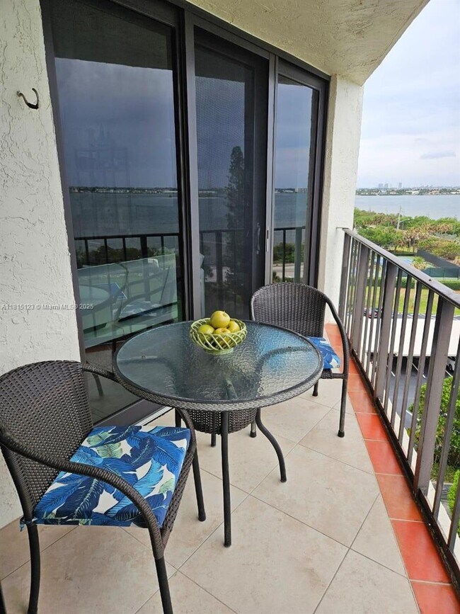 Building Photo - 5420 N Ocean Dr