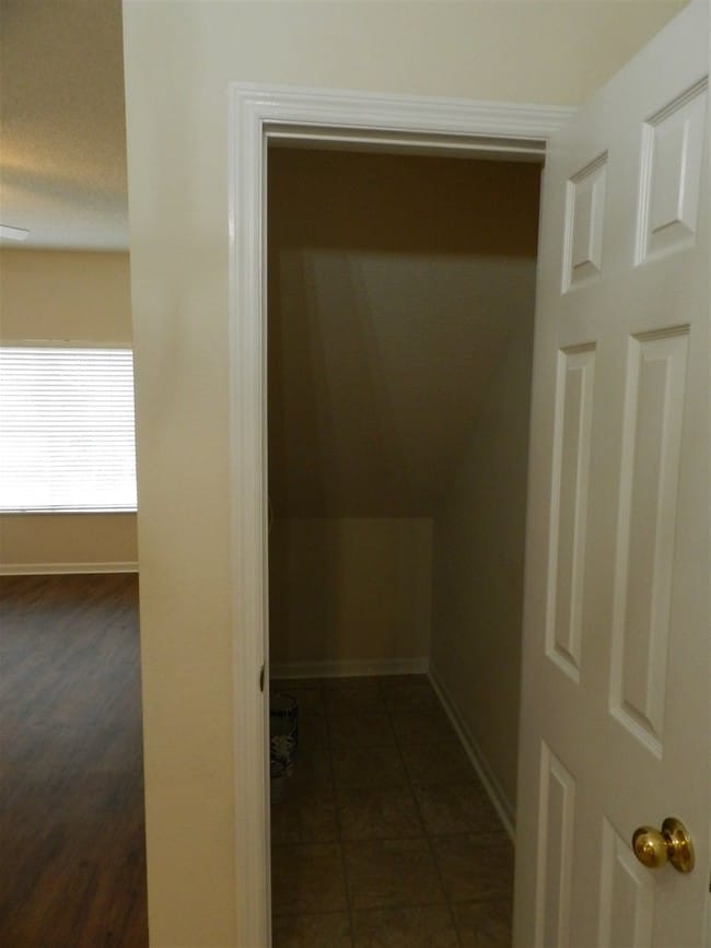 Building Photo - 2388 Parrot Ln