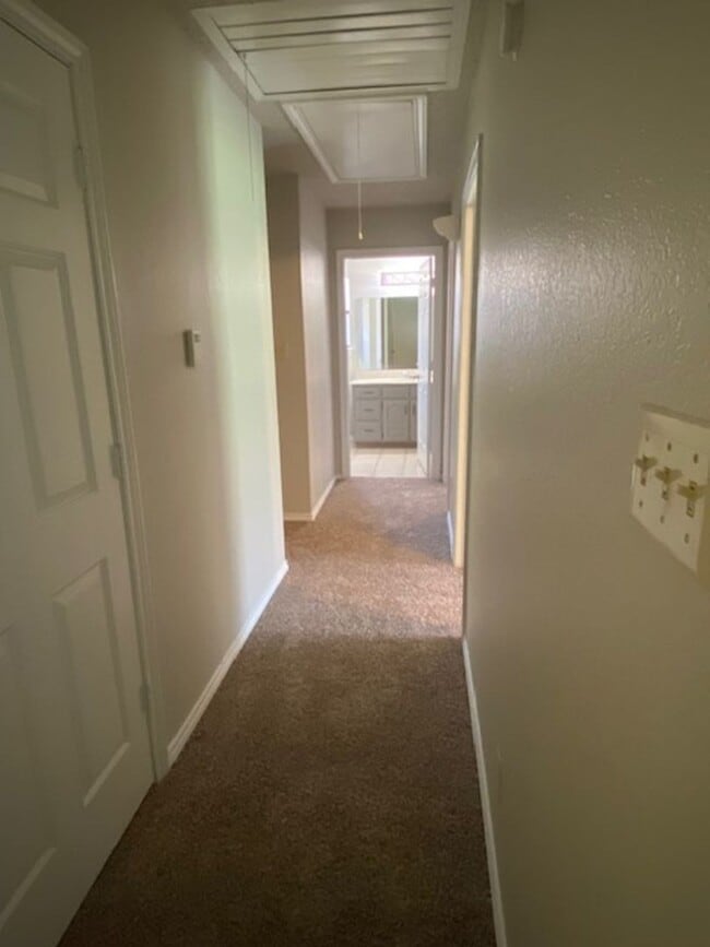 Building Photo - 3 BEDROOM 2 BATHROOM HOUSE IN DENTON