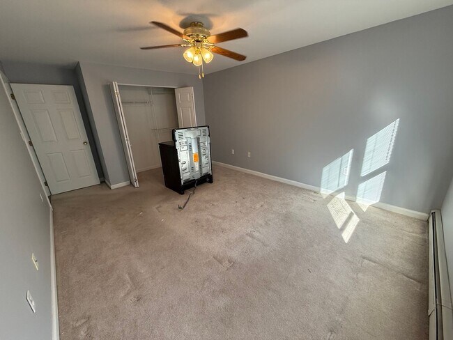 Building Photo - 570 Montgomery St