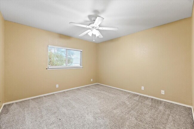 Building Photo - Spacious 4 Bedroom Home in Prime Medical Center Location