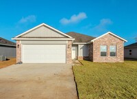 Building Photo - 3 BR/2 BA in Corsicana!