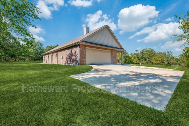Building Photo - 226 Co Rd 2250