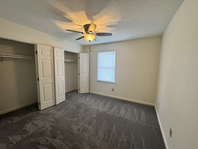 Building Photo - 133 Columbine Dr