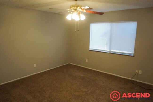 Building Photo - 3 Bedroom Home Off Ming and Ashe Rd!