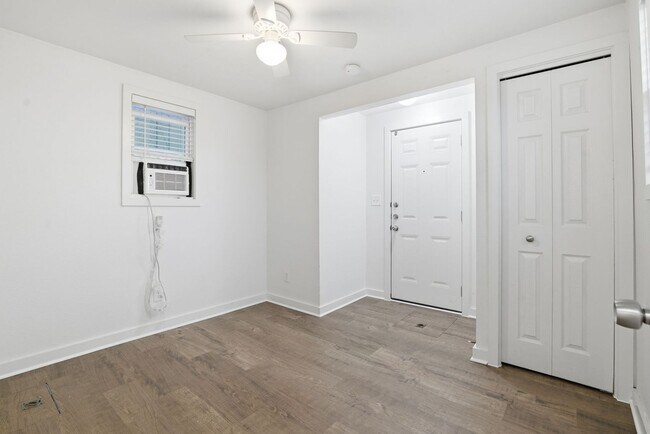 Building Photo - Cozy 1-Bedroom Home