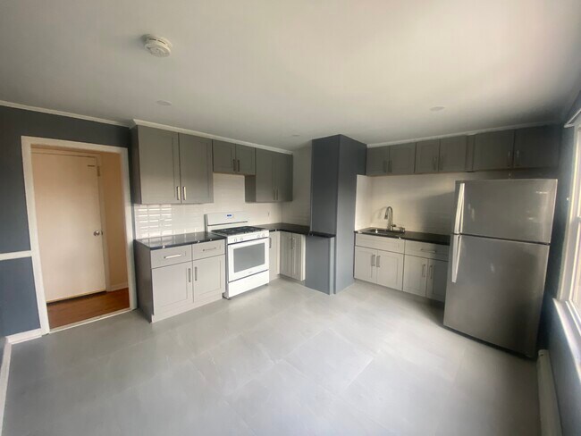 Primary Photo - 25 Melrose Pl