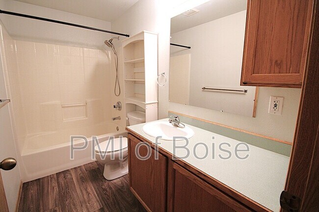 Building Photo - 8013 W Queen Ct
