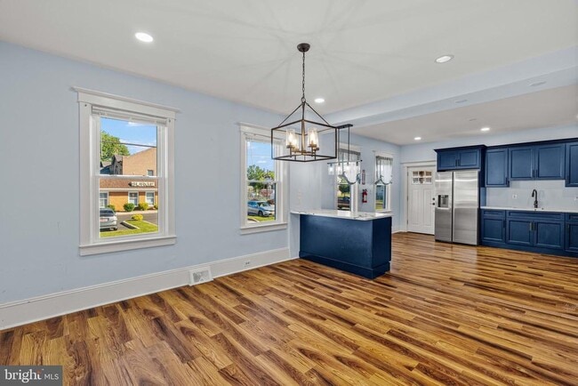 Building Photo - 601 High St