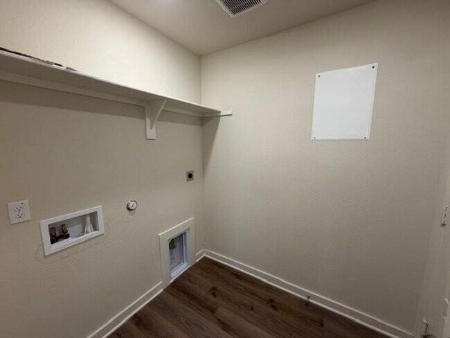 Building Photo - New Build in China Spring