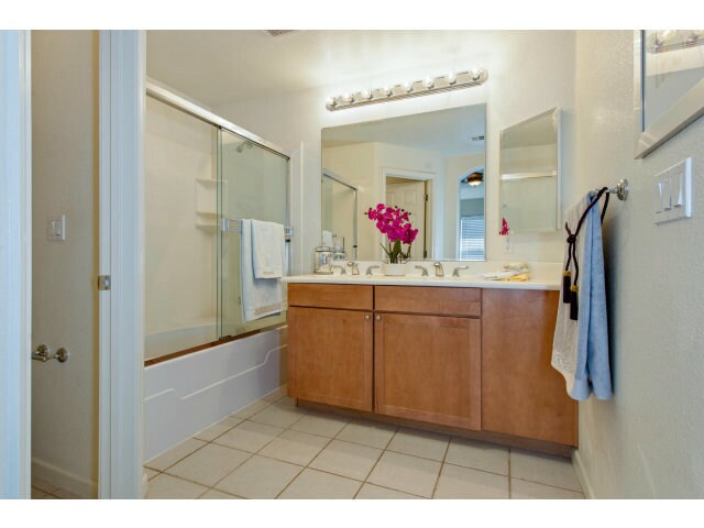 Building Photo - 557 Adeline Ave