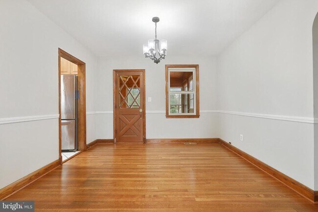 Building Photo - 7604 Queen Anne Dr