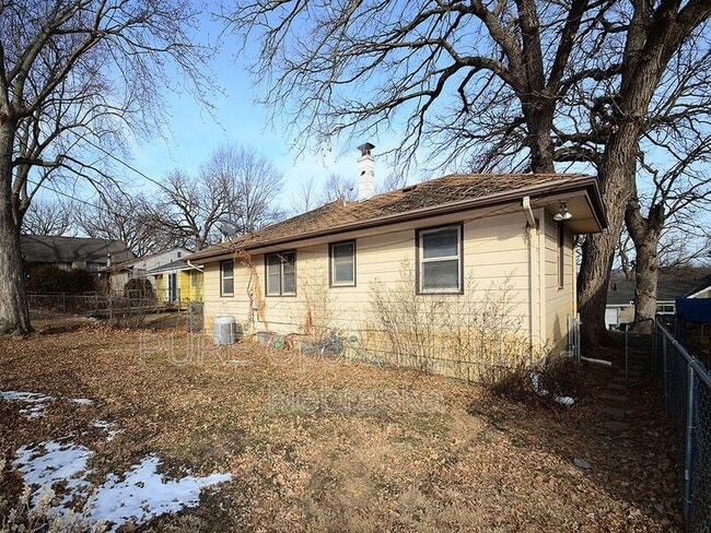 Building Photo - 7761 Highland St