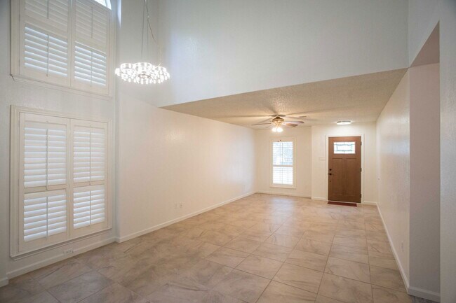 Building Photo - 1402 Green Terrace Dr